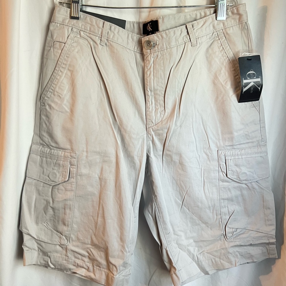 Calvin Klein Light Tan Men’s Cargo Shorts. Durable shorts with multiple pockets.
